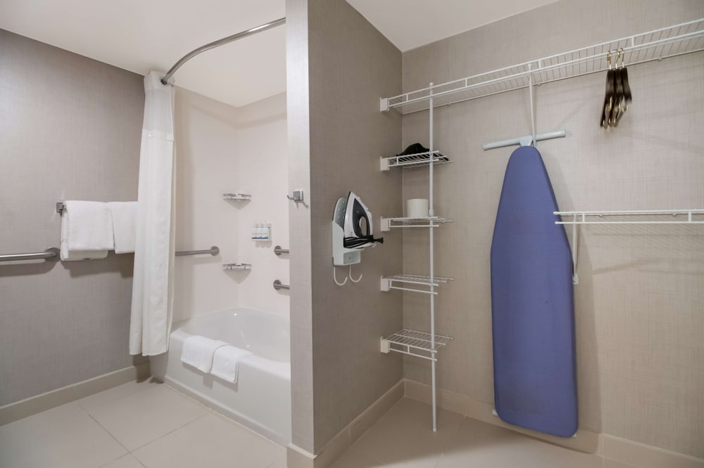 Suite, Multiple Beds, Accessible (Mobility Roll in Shower Two Bedrooms) - Photo 4
