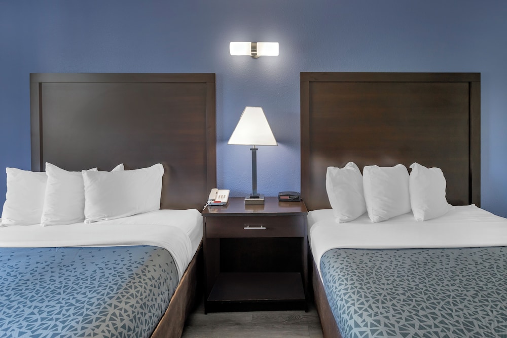 Standard Room, 2 Queen Beds, Non Smoking - Photo 3