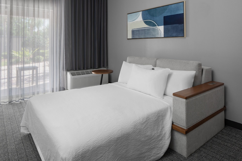 Room, 1 King Bed with Sofa bed, Bathtub (Mobility/Hearing Accessible, Tub) - Photo 1