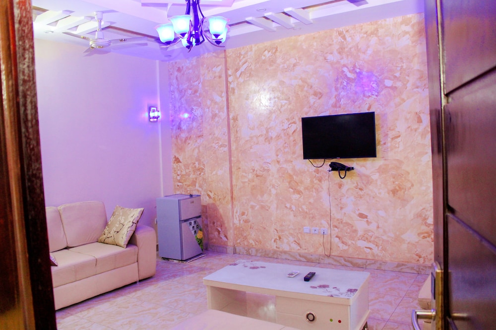 Standard Suite - Photo 8