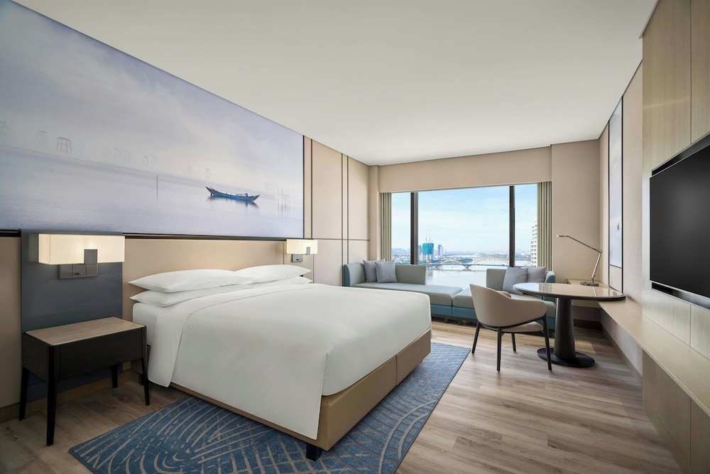 Deluxe Room, 1 King Bed, River View