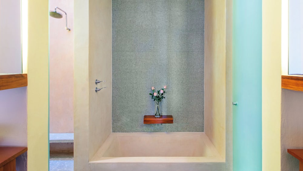 Deluxe Room, 1 King Bed (Indoor Bathtub) - Photo 3