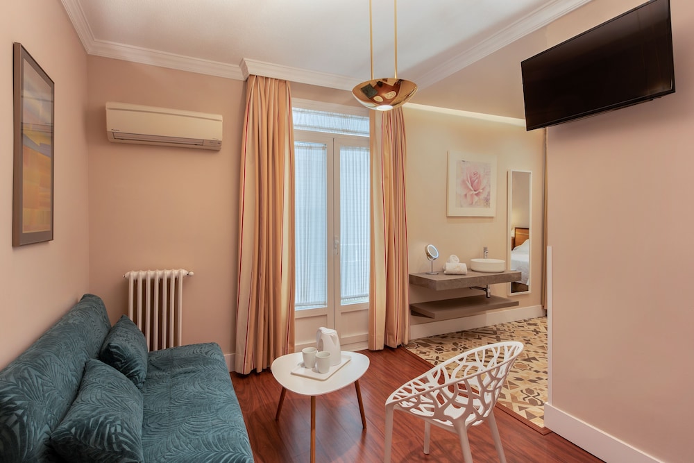 Junior Room, Balcony - Photo 2