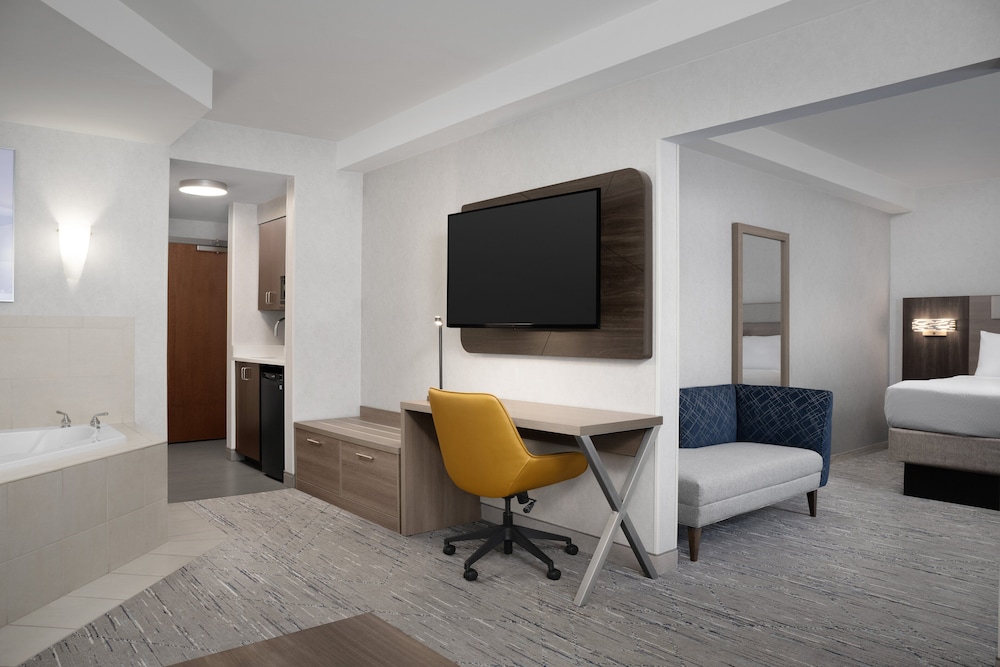 Suite, 1 King Bed, Accessible, Jetted Tub - Photo 4