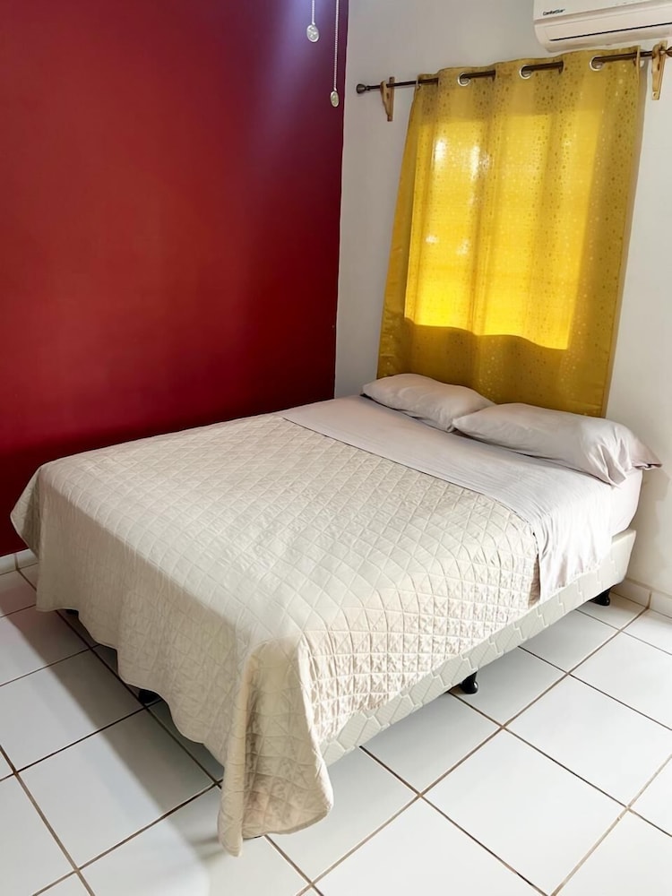Standard Room, 1 Queen Bed photo 1