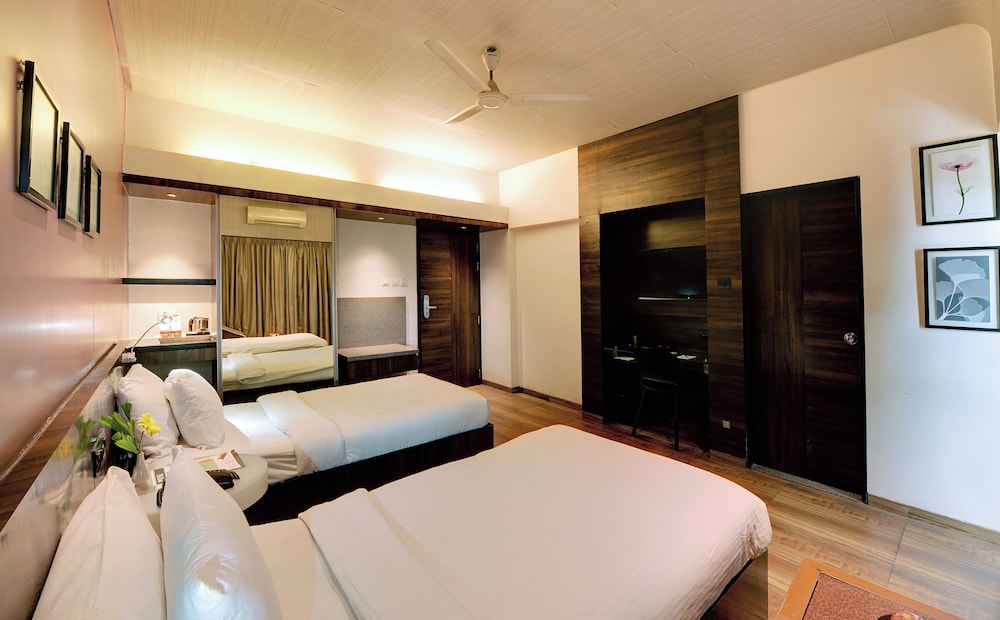 Economy Double or Twin Room, Smoking, City View