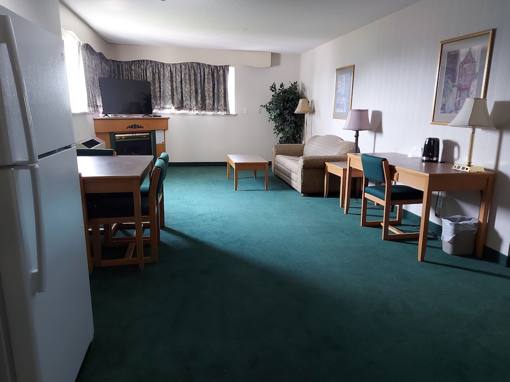 Business Suite, 1 King Bed with Sofa bed photo 2