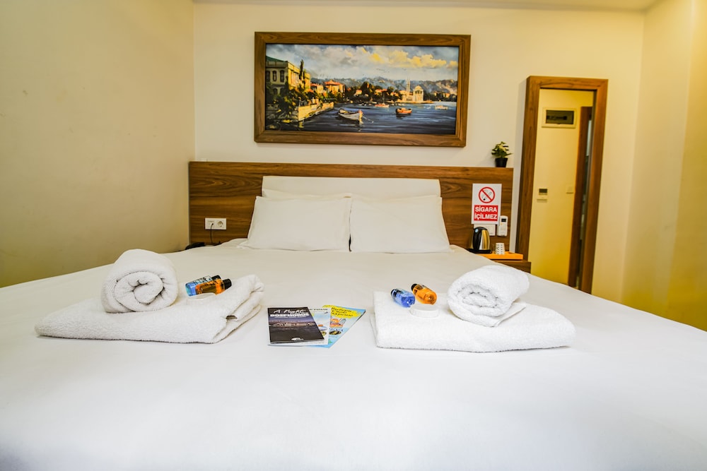 Standard Room, 1 Queen Bed photo 1