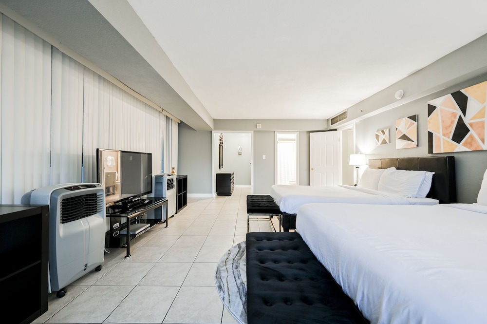 PH Floor Three Bedroom Fountain View
