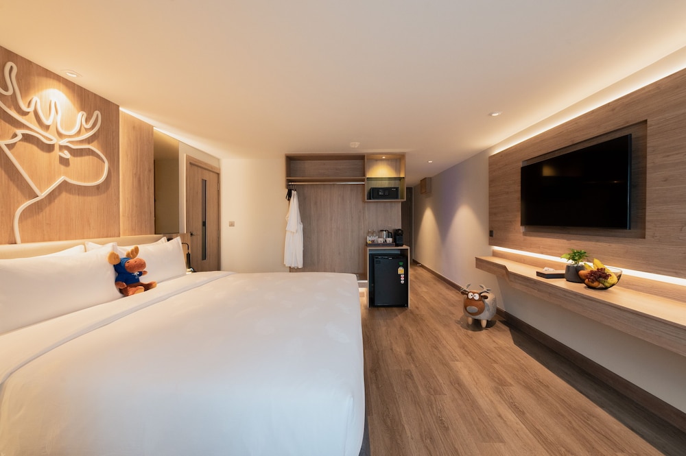 Honeymoon Suite with outdoor Jacuzzi - Photo 9