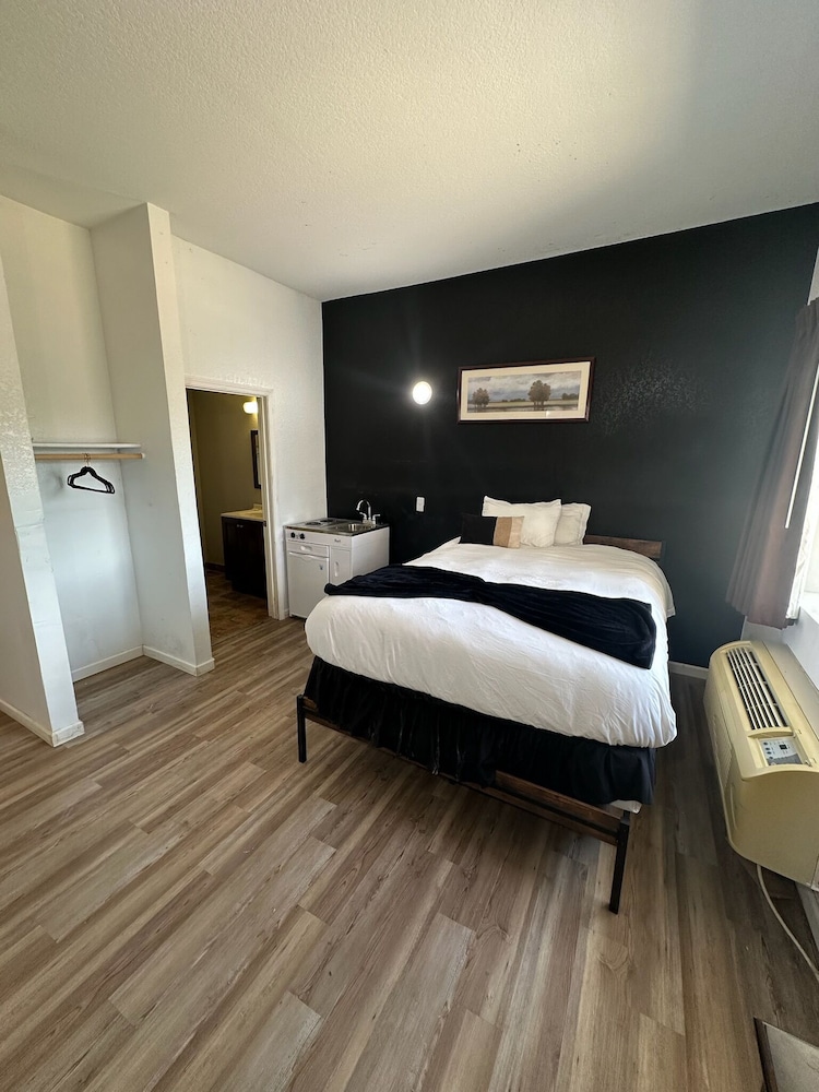 Deluxe Studio Suite photo 2