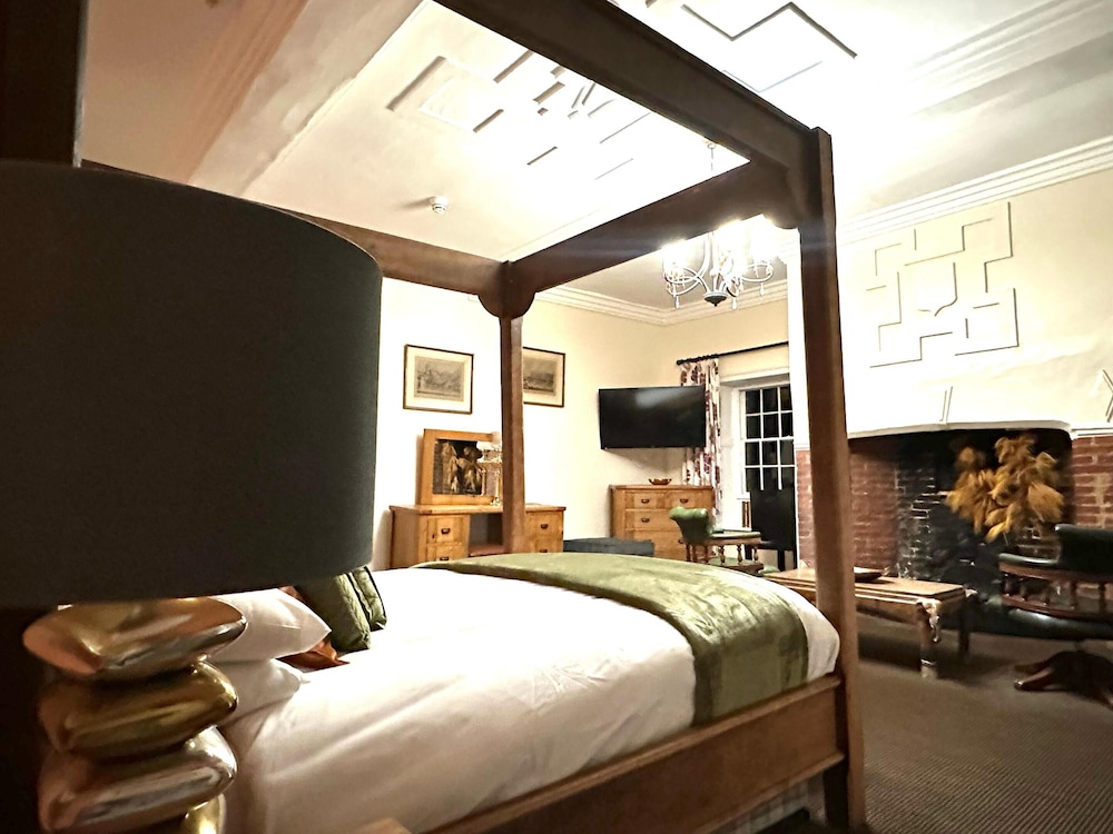 Double Room, Ensuite (4 poster) - Photo 2