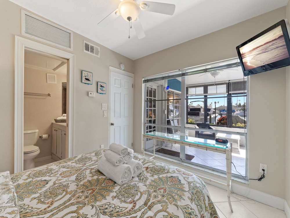 Condo, 1 Queen Bed With Sofa Bed (#165c - No Pets Allowed) photo 2