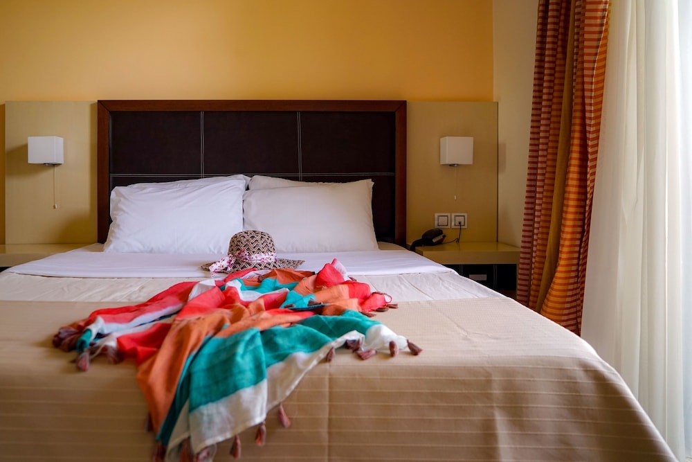 Standard Double Room, Partial Sea View
