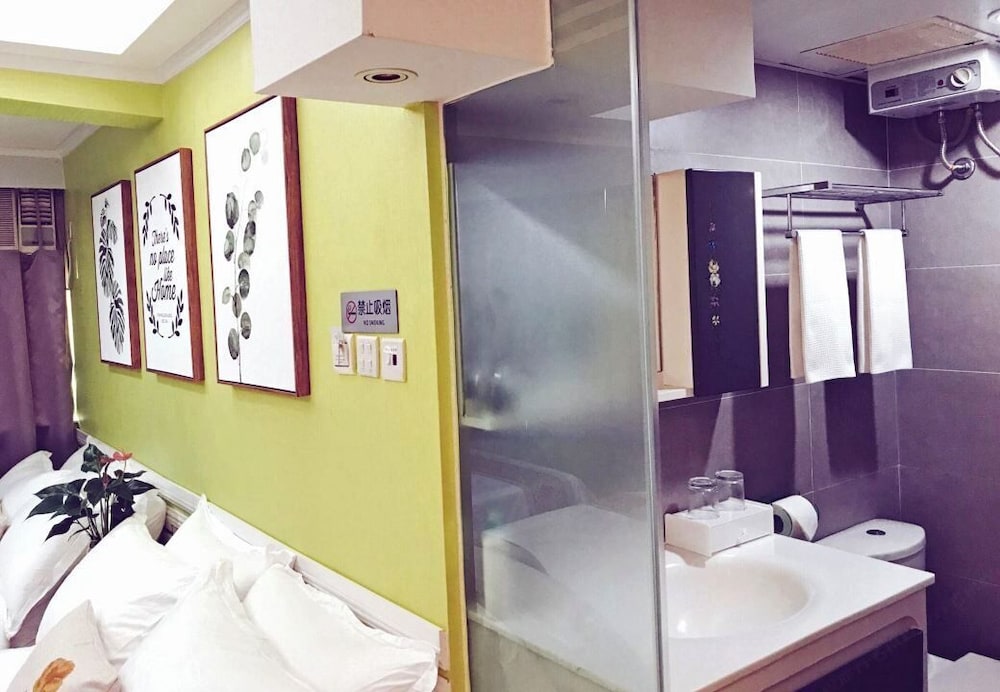 Basic Quadruple Room photo 2