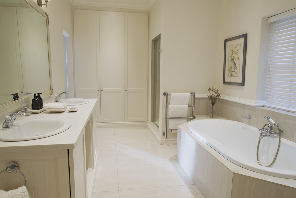 Suite, 1 King Bed, Poolside - Photo 14