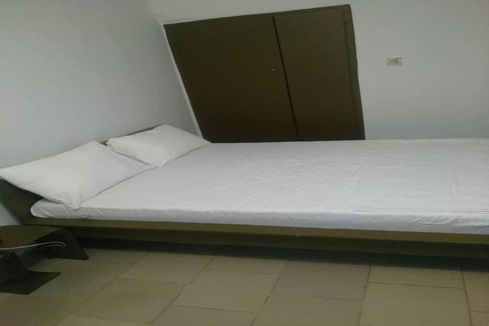 Standard Room, 1 Queen Bed, Non Smoking photo 3