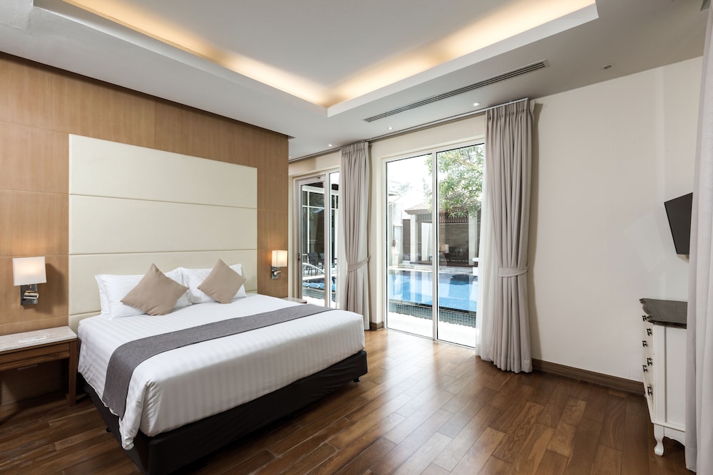 3 Bedroom Pool Villa with Kitchen photo 2