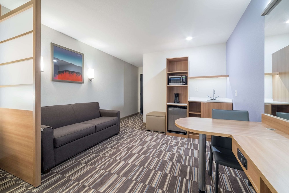 Suite, 1 King Bed, Non Smoking photo 1