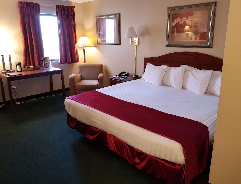Room, 1 King Bed, Non Smoking - Photo 4