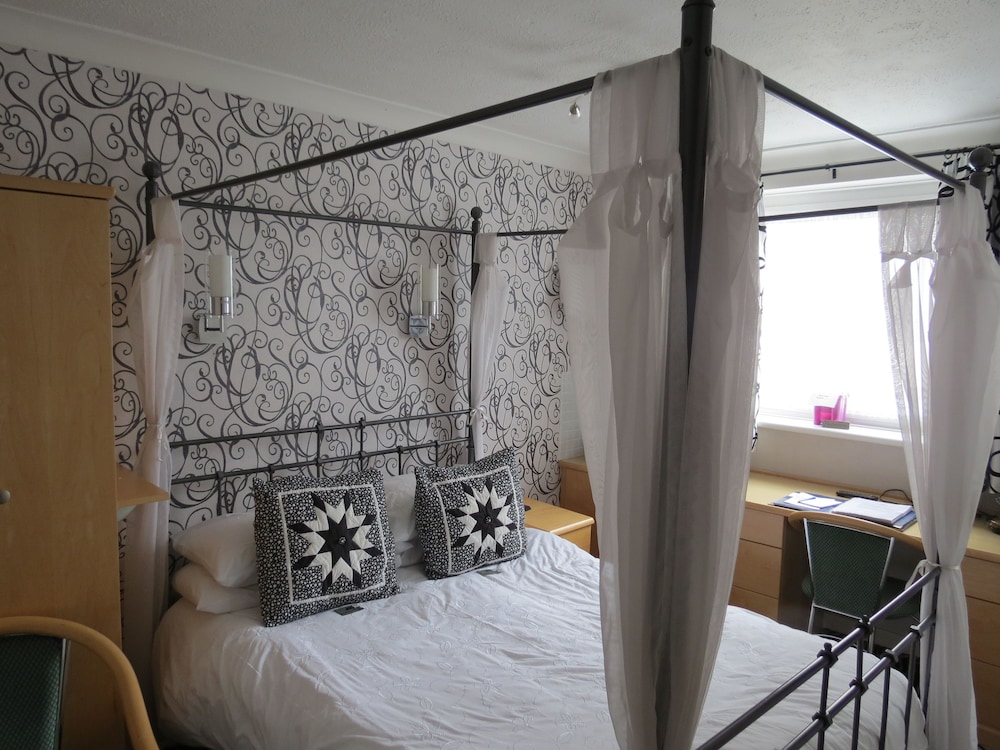 Double Room (Four Poster Bed) photo 3