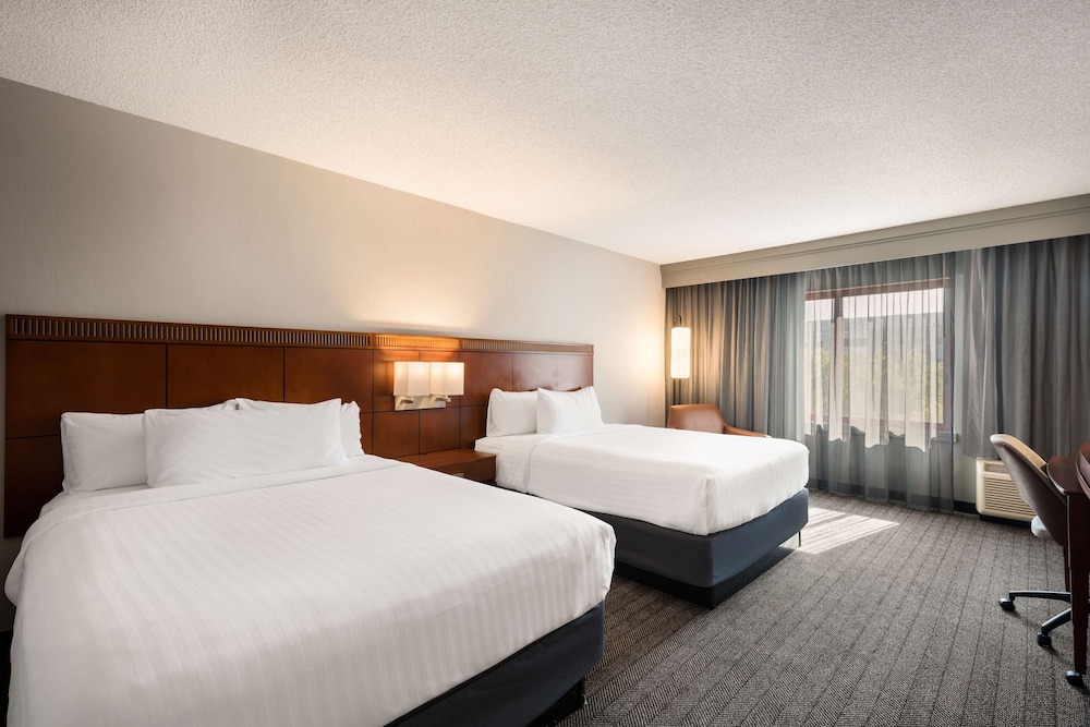 Deluxe Room, 2 Queen Beds photo 2