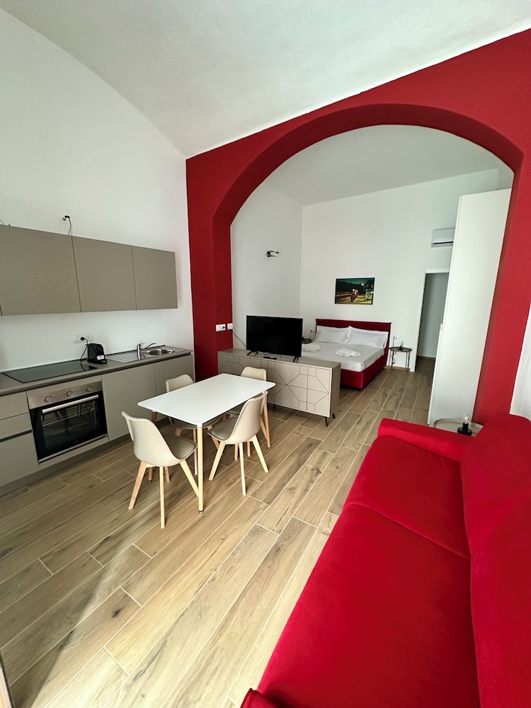 Deluxe Studio, 1 Queen Bed with Sofa bed, Private Bathroom