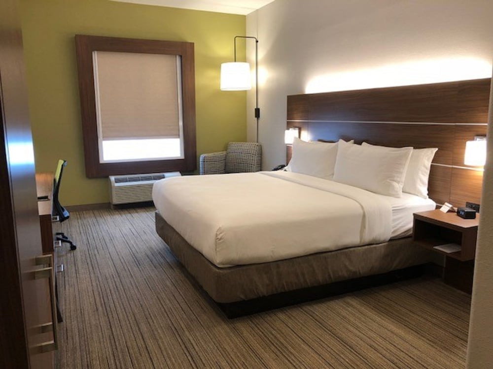Standard Room, 1 King Bed - Photo 7