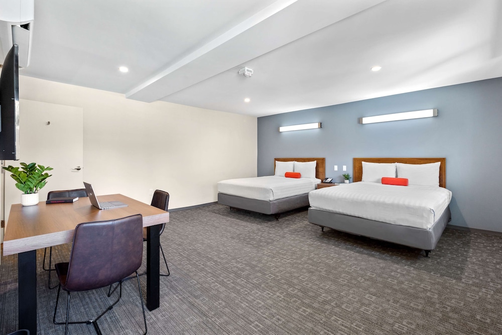 Deluxe Room, 2 Queen Beds, Courtyard Area - Photo 4