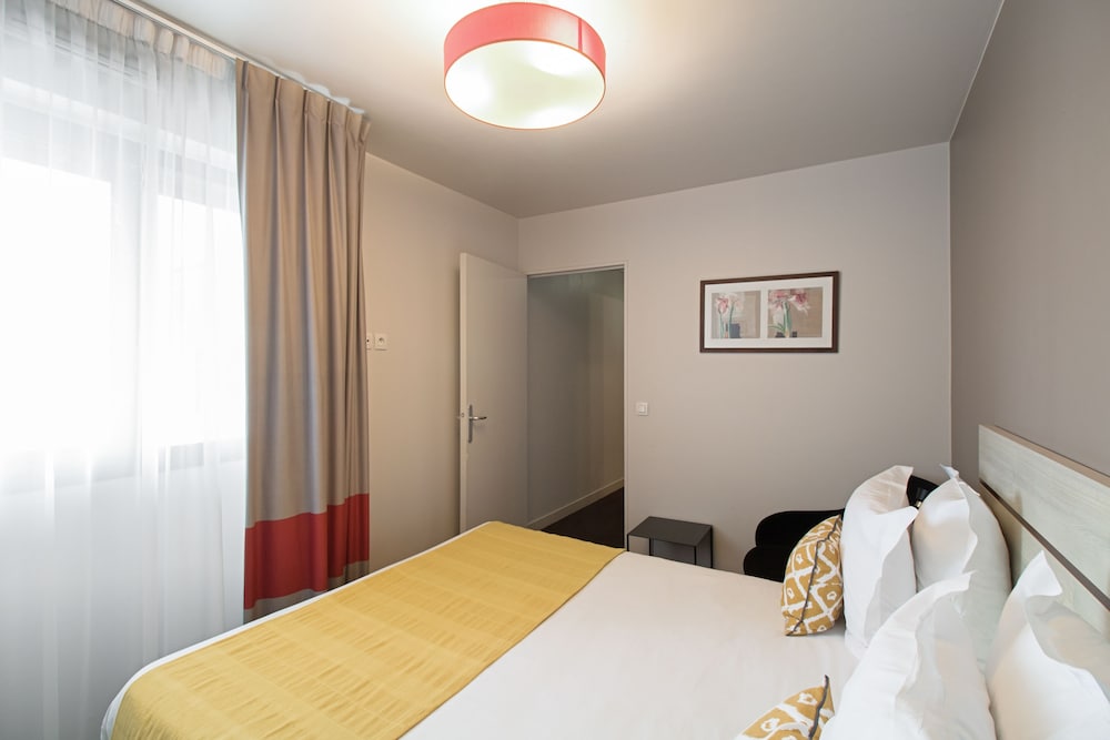 Apartment, 2 Bedrooms, Kitchenette - Photo 1