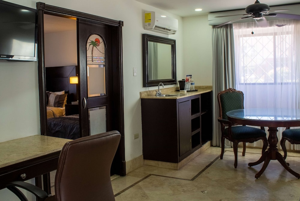 Suite, 2 Queen Beds, Non Smoking - Photo 1