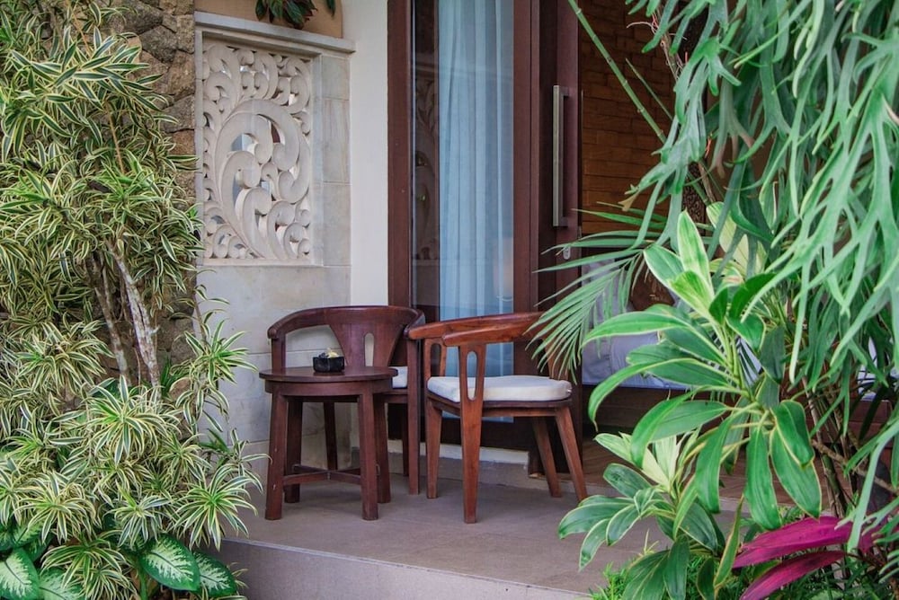 King Suite with Pool View - Photo 5