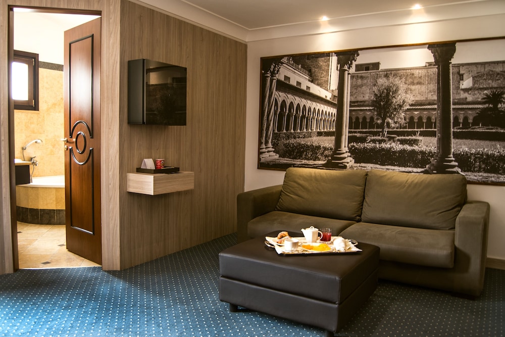 Junior Suite Double or Twin Beds - Photo 2