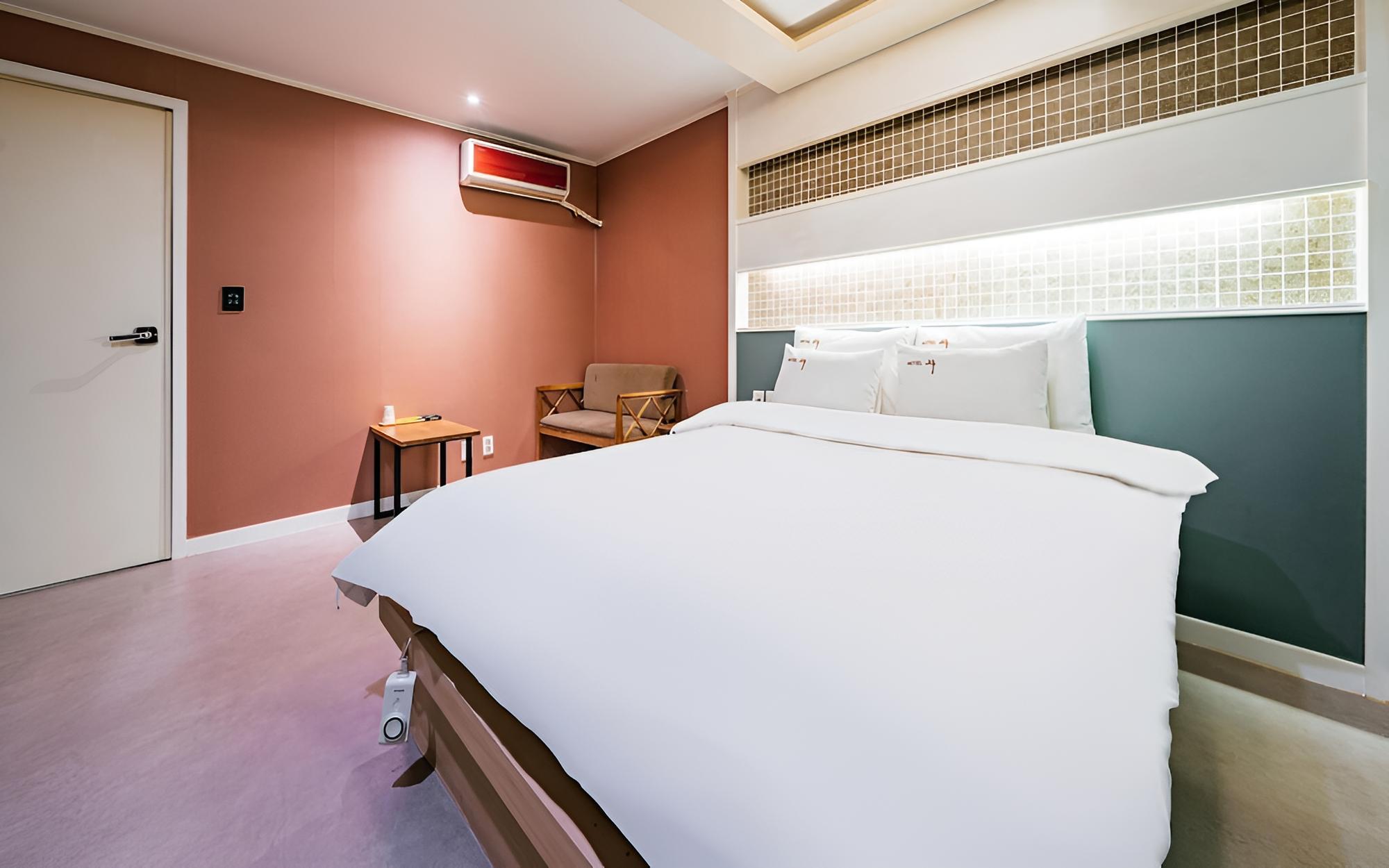 Room (Standard Room) - Photo 6