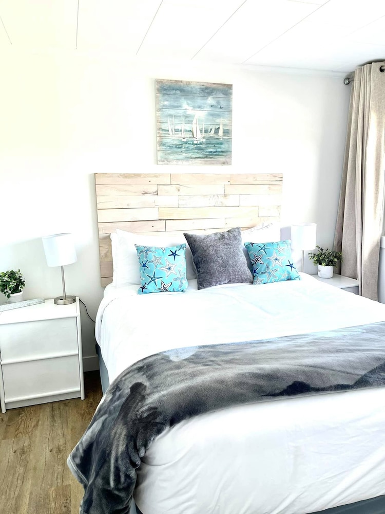 Family Cabin, 2 Bedrooms (Pet and Child Friendly) photo 1