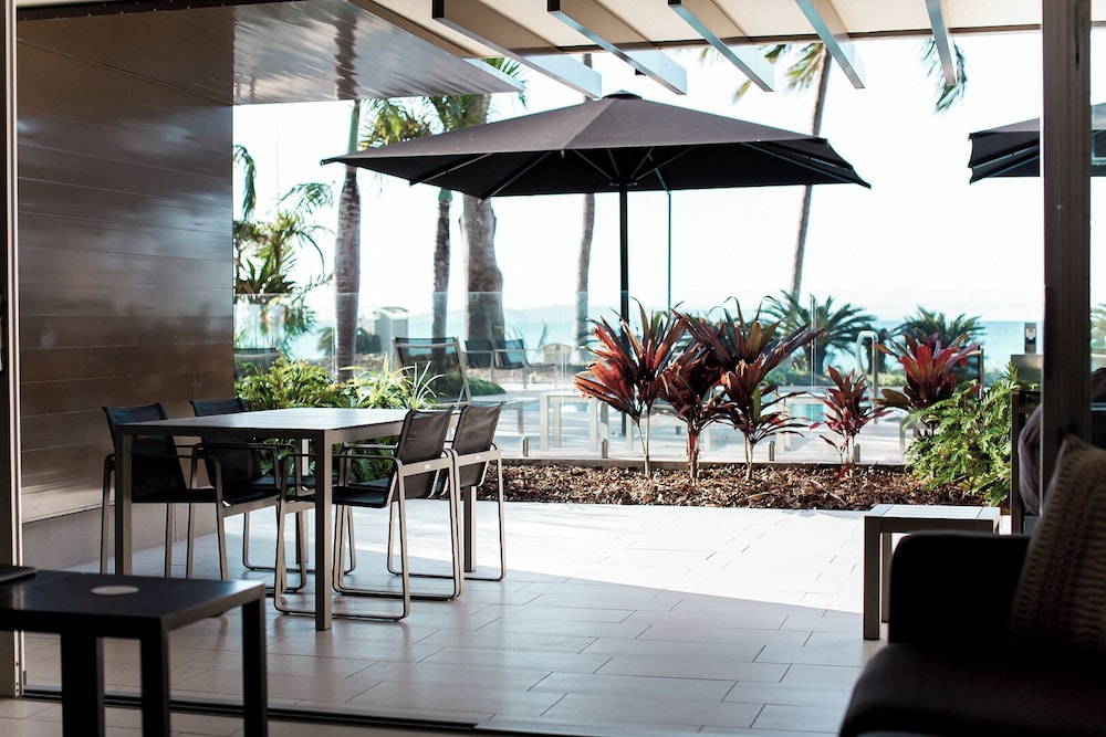 Deluxe Two-Bedroom Apartment with Sea View