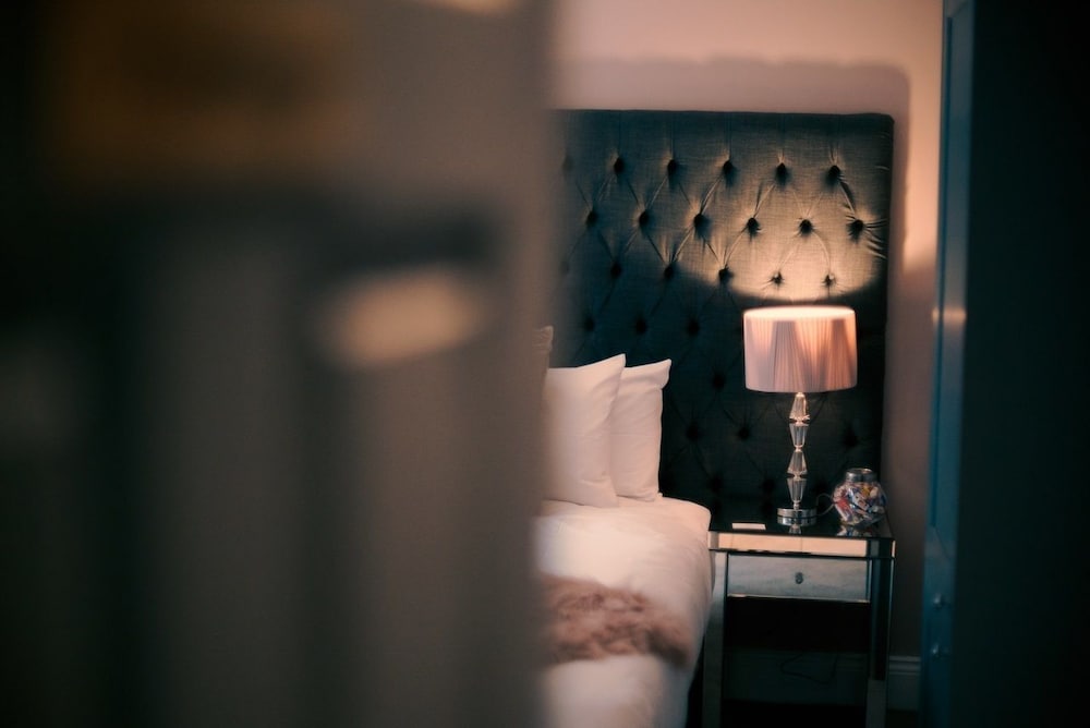 Double Room (Flamingo, bathroom with bath & shower)