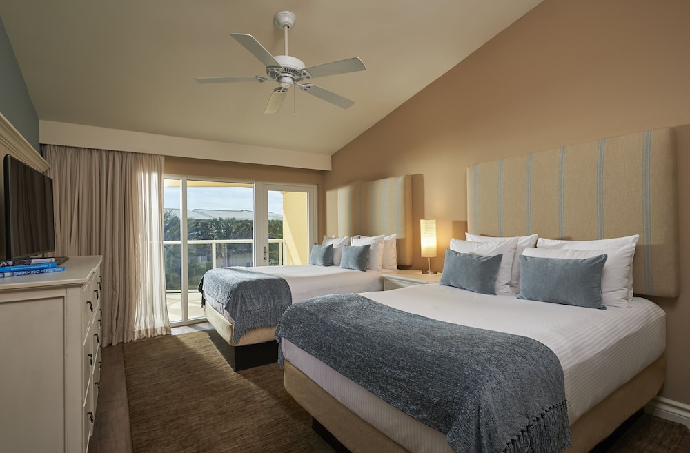 Suite, 3 Bedrooms (King/King/Two Queen, Gulf View) photo 1
