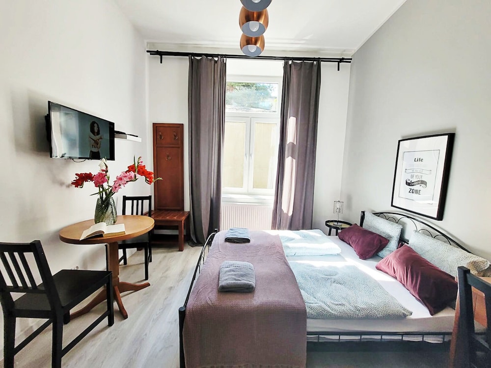 Economy Studio Suite, Courtyard View