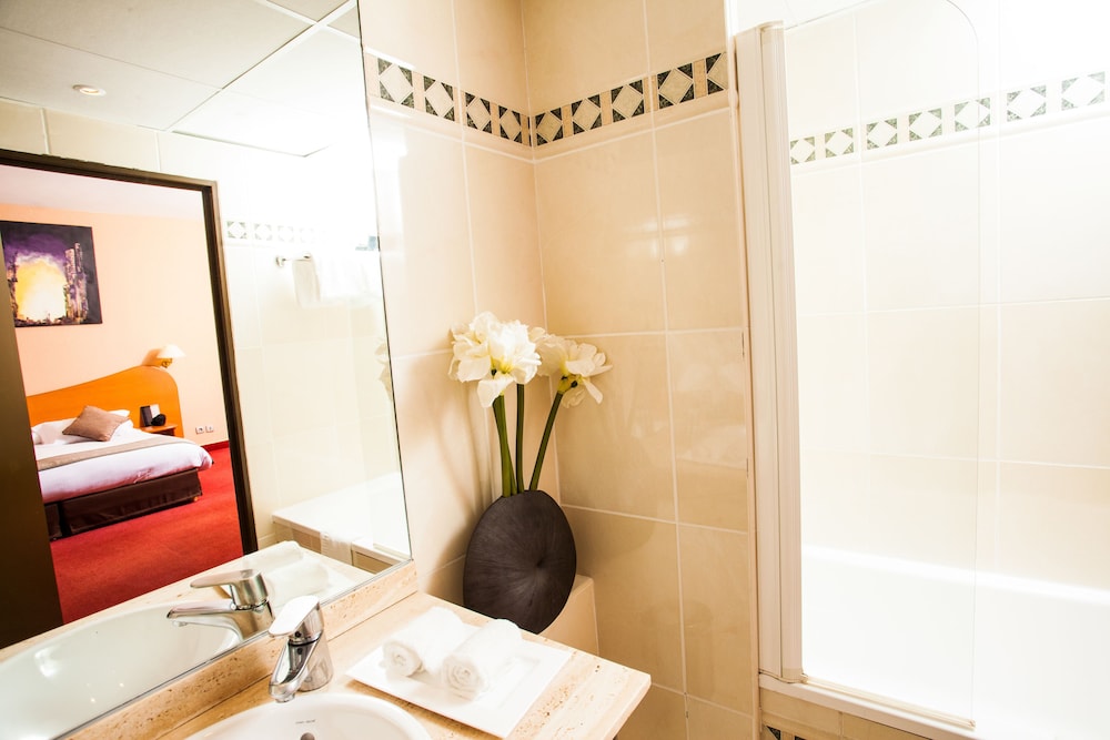 Standard Double or Twin Room - Photo 5