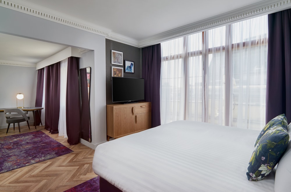Junior Studio Suite