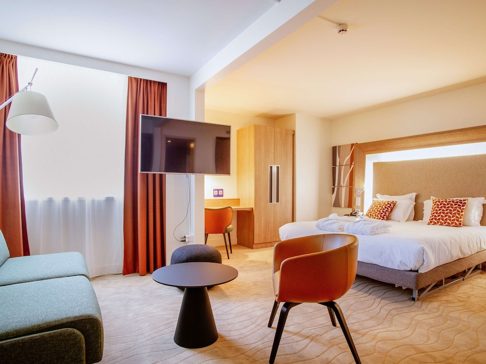 Executive Room, 1 Queen Bed with Sofa bed (with double bed and sofa for 2 person)