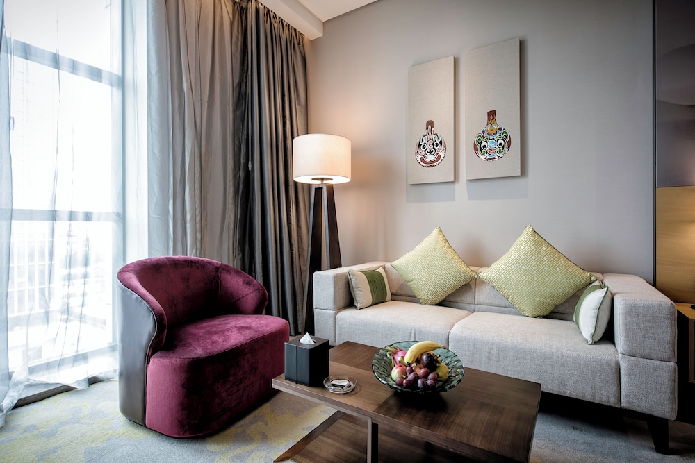 Standard Room, 1 King Bed, River View (High Floor) photo 3