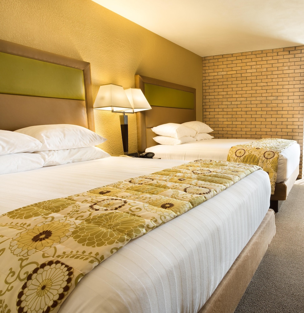 Suite, 2 Queen Beds, Accessible, Refrigerator & Microwave (Sofabed, Tub, Upper Floor) - Photo 2