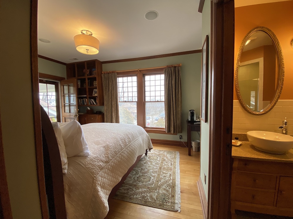 Room, 1 Queen Bed, Balcony photo 3