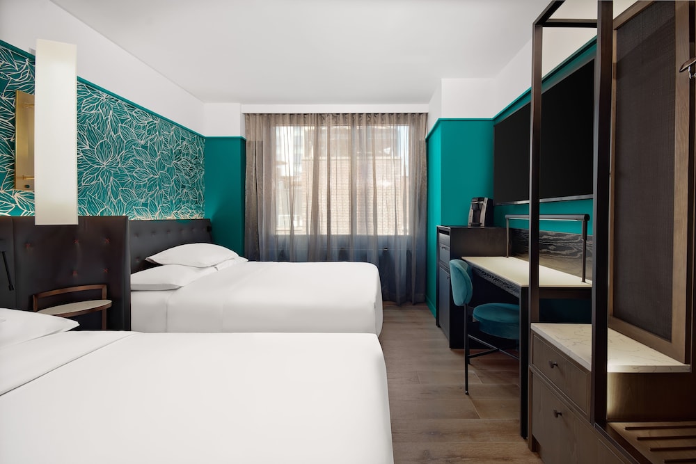 Premium Quadruple Room, 2 Queen Beds, City View
