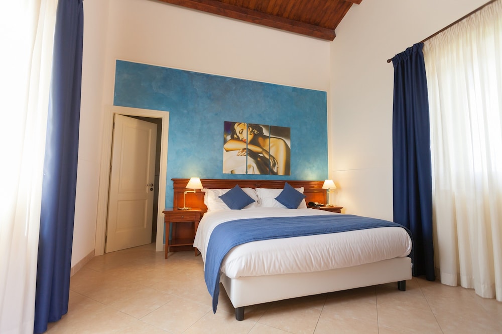 Deluxe Studio Suite, Hot Tub, Sea View - Photo 1