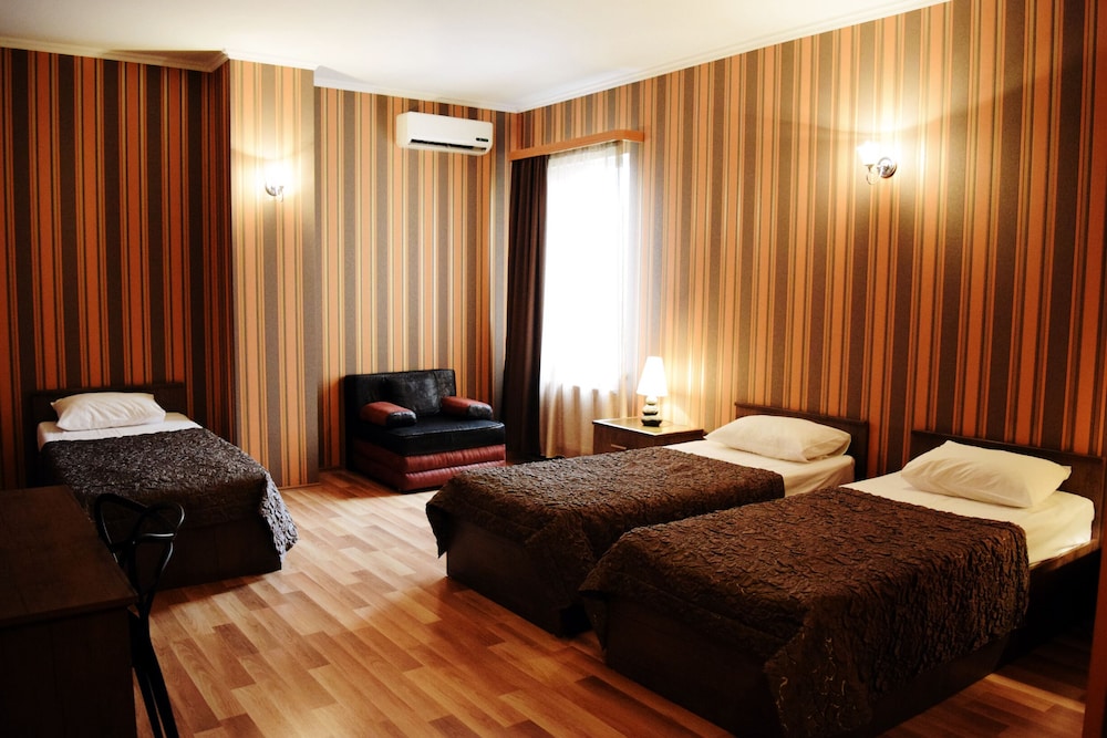 Classic Double Room, 1 Bedroom, Non Smoking, Courtyard View