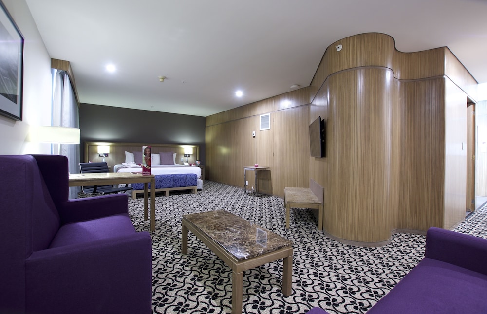 Junior Suite, 1 King Bed - Photo 2