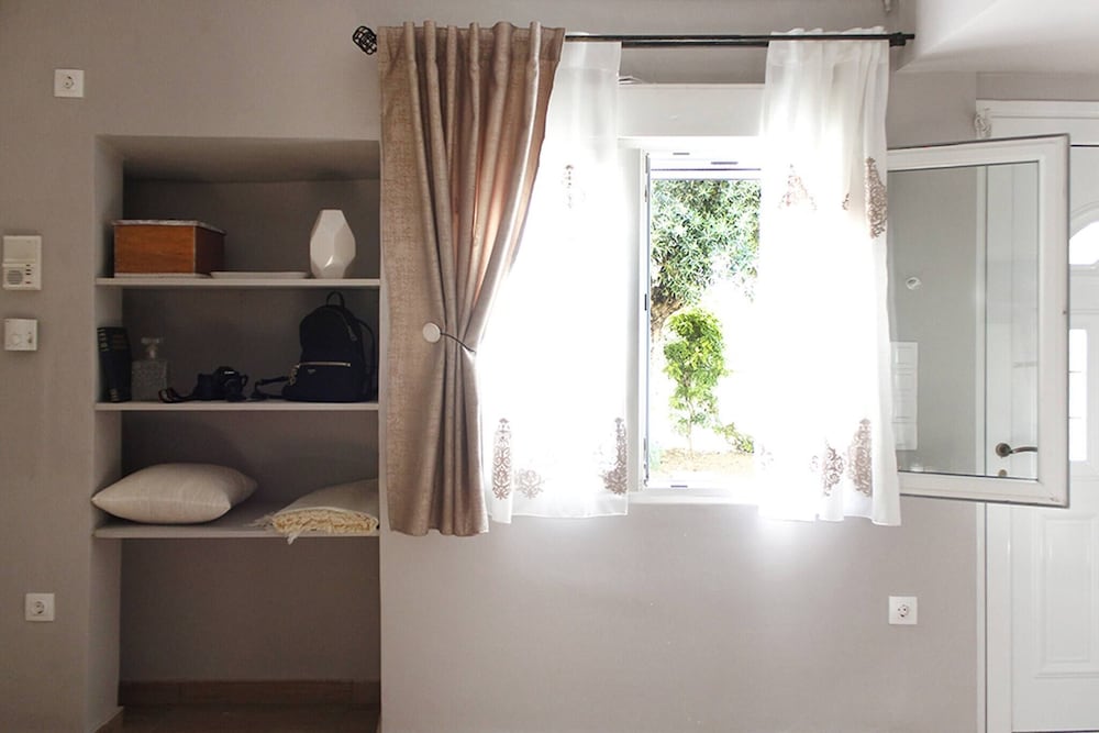 Relax in Elliniko Hidden Gem-vintage Bungalow With Garden and Hot Tub in an Iglo, Billede 49